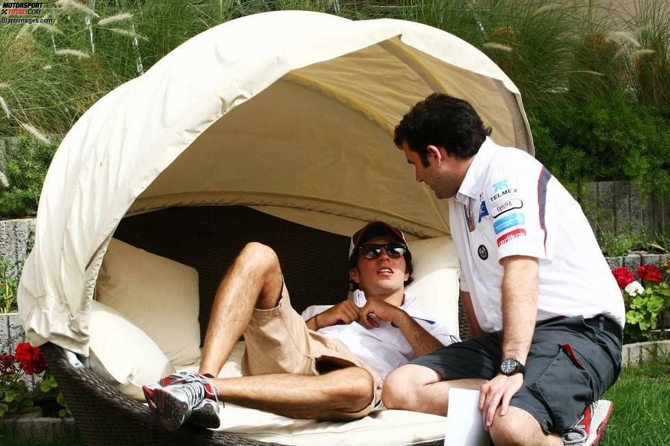 ... Fahrer und Teammitglieder fanden im Paddock genügend Möglichkeiten vor, der brütenden Hitze der Sakhir-Wüste zu entkommen und einmal zu entspannen...