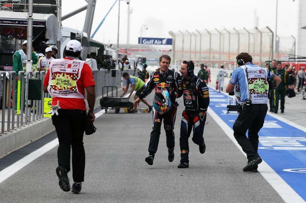 Sebastian Vettel musste seinen siegreichen Red Bull direkt nach der Ziellinie abstellen, wahrscheinlich um Benzin zu sparen. Zugeben wollte er das nicht: 