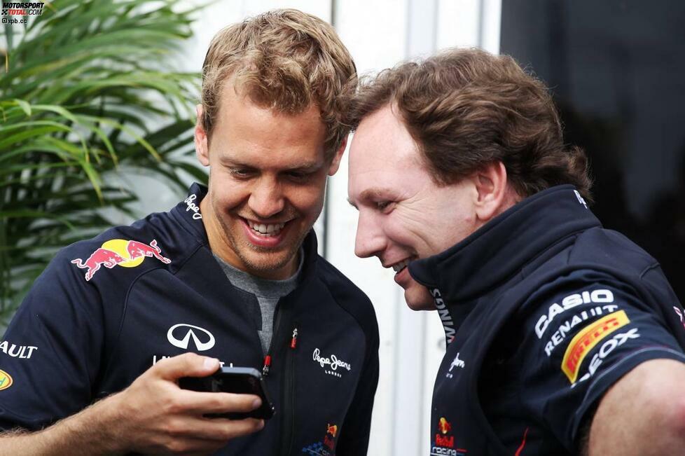 Worüber sich Sebastian Vettel und sein Chef Christian Horner hier amüsieren, entzieht sich unserer Kenntnis. Jedenfalls nicht über den 1:0-Sieg der DFB-Elf gegen Portugal. Den hat Vettel wegen der Pole-Position-Pressekonferenz verpasst. Die Journalisten hatten es am Samstagnachmittag nicht leicht mit ihm: 