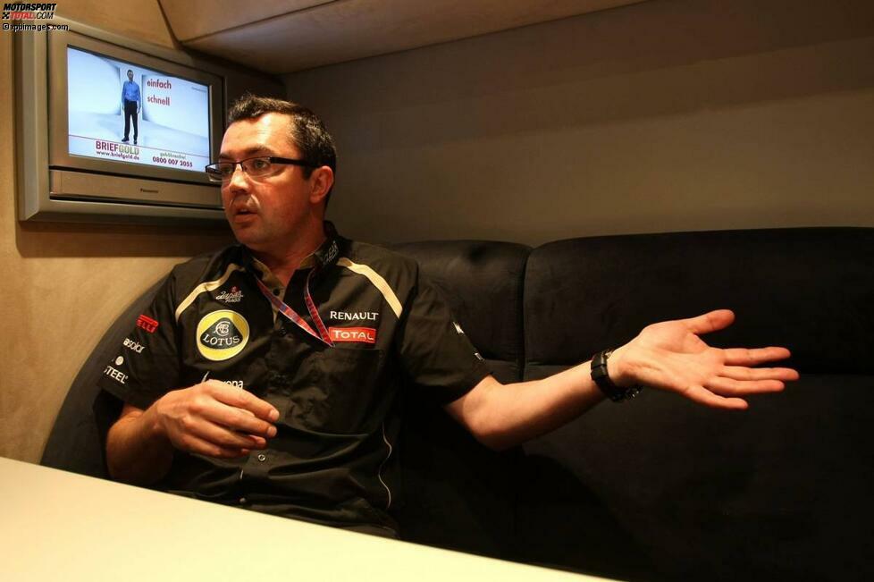 1.000 Euro, die auch Eric Boullier gut gebrauchen könnte. Dem Lotus-Team sagt man immer wieder finanzielle Schwierigkeiten nach. Wie ein Blick auf den Bildschirm im Motorhome-Büro des Lotus-Teamchefs verrät, scheint er schon ein Konzept zu haben, um an Geld zu kommen: Briefgold.