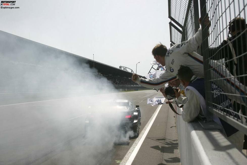 Viel Rauch um einen großen Erfolg: Der Nürburgring-Sieg von Bruno Spengler garnierte auf dem Nürburgring das 40-jährige M-Jubiläum.