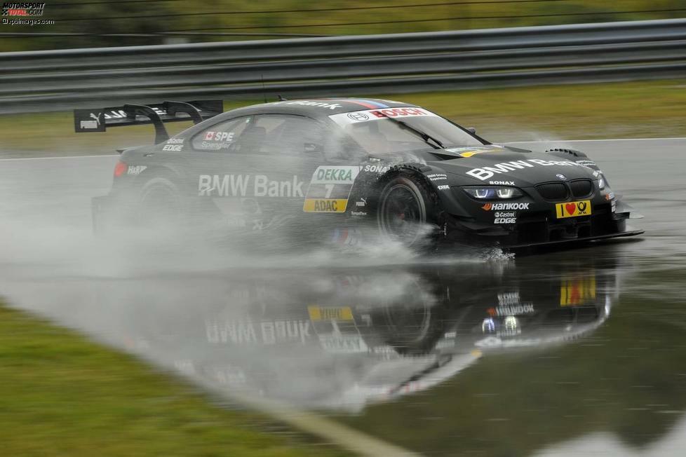 Auch der Dauerregen in Zandvoort konnte Bruno Spengler auf seinem Weg zum Titel nicht stoppen. Aquaplaning? Fehlanzeige. Wäre doch mal was für einen X-Drive-Spot.