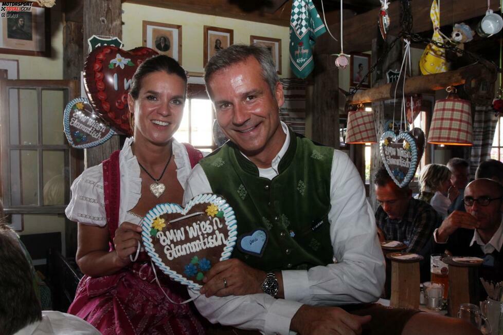 BMW und die DTM - da durfte ein Besuch auf dem Münchener Oktoberfest natürlich nicht fehlen. Jens Marquardt hatte seine attraktive Begleitung nicht auf das Glatteis geführt.