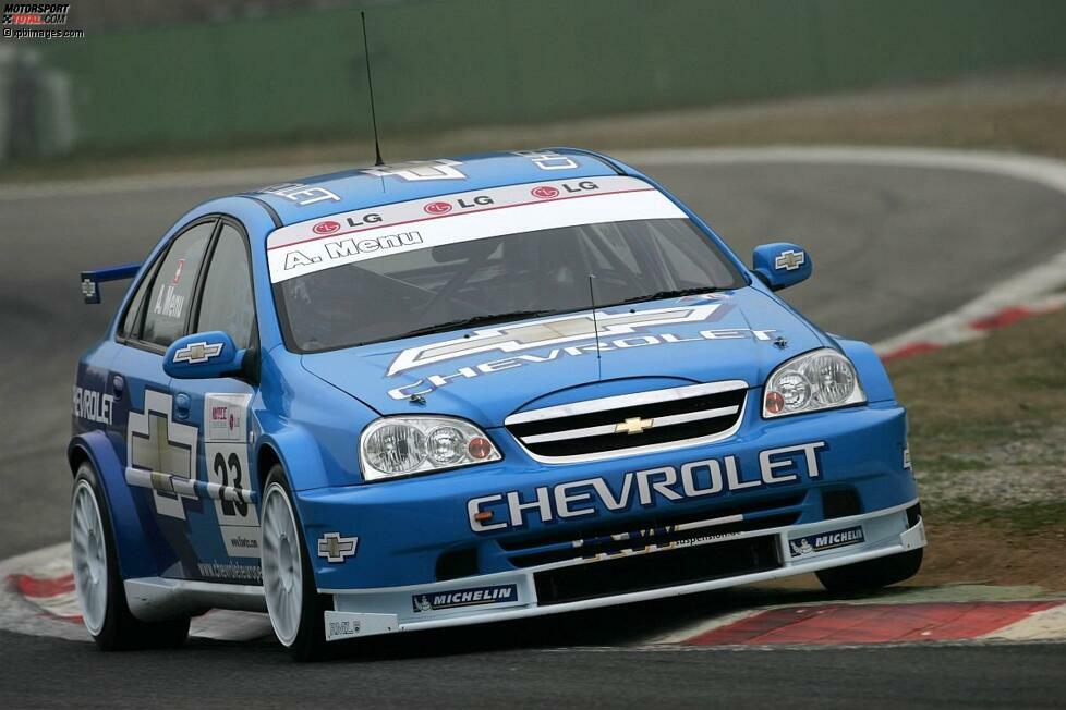 April 2005: Chevrolet debütiert mit Rob Huff, Nicola Larini und Alain Menu (Foto) in der WTCC. Schauplatz für das erste Rennwochenende ist Monza. Und dort haben die drei Chevrolet Lacetti im Qualifying mehr als drei Sekunden Rückstand auf die Konkurrenz. In den Rennen landen Huff, Larini und Menu abgeschlagen auf den hinteren Plätzen.