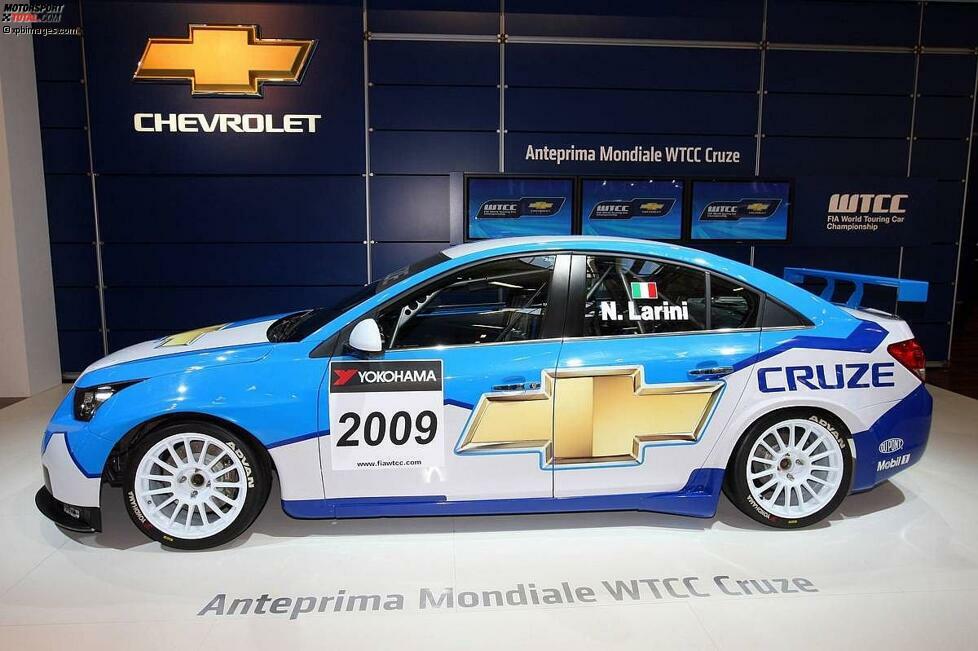 Oktober 2008: Chevrolet stellt den Cruze als neues WTCC-Fahrzeug für die Saison 2009 vor. Zum Saisonende 2008 wird der Lacetti nach vier Jahren in der WTCC mit einem Sieg in Macao in 