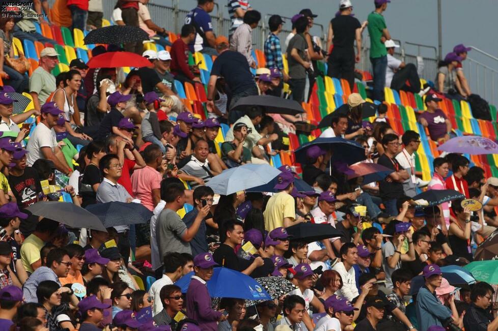 Den Fans auf den Tribünen wird an einem Rennwochenende in Macao also einiges geboten. Klar: Bei Geschwindigkeiten von bis zu 275 km/h am Ende der langen Geraden ist Spannung und Nervenkitzel garantiert. Noch dazu mit der Aussicht, vielleicht einen künftigen Formel-1-Weltmeister fahren zu sehen. Auch Sebastian Vettel fuhr beispielsweise schon in Macao.