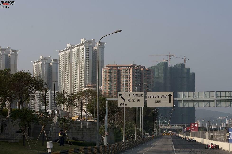 Warum in Macao die Flügel extrem flach gestellt werden, zeigt dieses Bild. Und das ist noch nicht einmal die längste Gerade des Guia Circuits ...