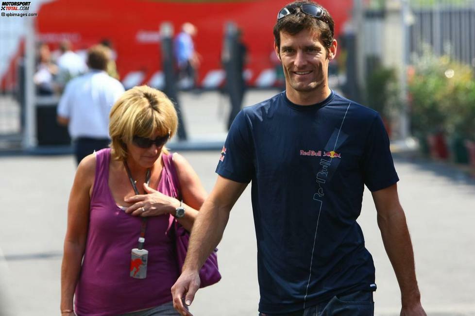 Es muss nicht immer eine Popsängerin oder ein Supermodel sein: Mark Webber (36) ist schon seit 1996 mit seiner um 13 Jahre älteren Managerin Ann Neal zusammen. Neal brachte ihren Lebensgefährten in einer Zeit, als seine Karriere zu versanden schien, nach Europa, verhalf ihm 2002 in die Formel 1. Zwischendurch gab sie das Management an Flavio Briatore ab. Dass die ungewöhnliche Beziehung immer noch hält, liegt wohl daran, dass sie das Herz ihres Partners nicht mit einem lasziven Augenaufschlag, sondern mit ihrer Persönlichkeit und Bodenständigkeit erobert hat.