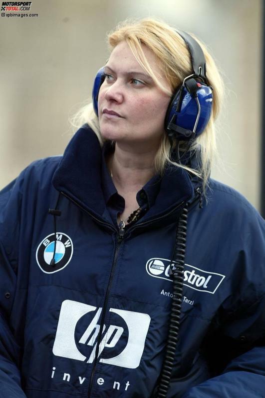 Frauen gibt es in der Formel 1 zu Hauf, selten jedoch in leitenden technischen Positionen. Antonia Terzi arbeitete bis 2002 unter Rory Byrne in der Ferrari-Designabteilung, ehe sie von Williams verpflichtet wurde. Dort zeichnete sie als Chefdesignerin den berühmten FW26 mit 