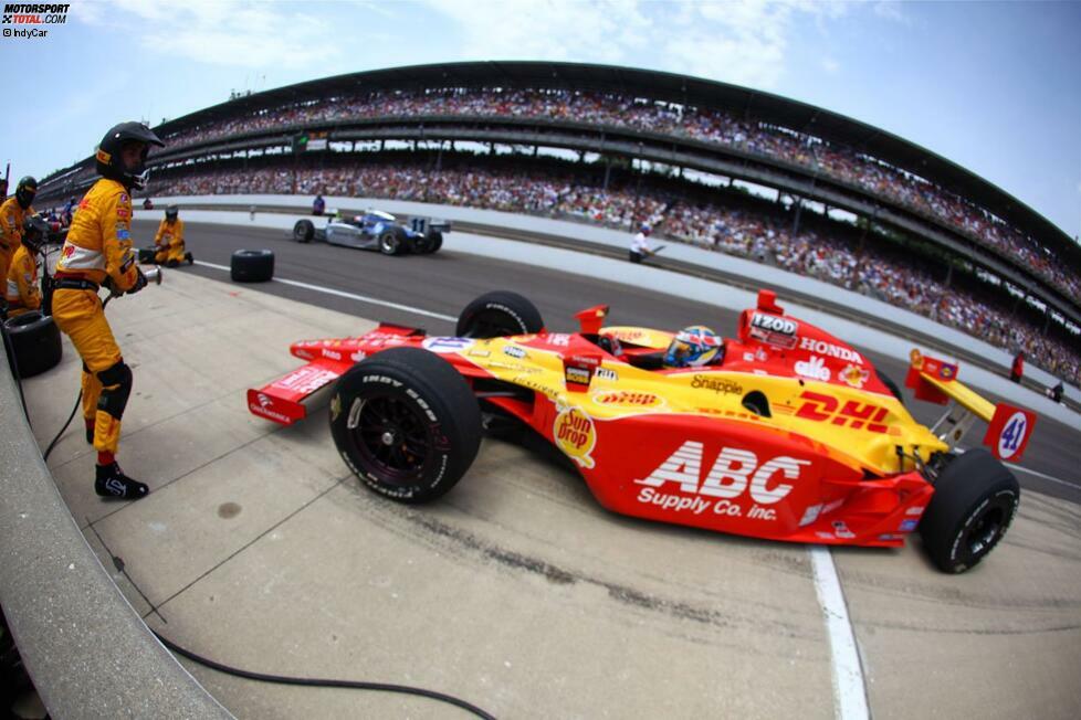 Ein Jahr später wieder ein Indy-Drama: Hunter-Reay scheitert in der Qualifikation, das Andretti-Team organisiert ihm über Nacht das zweite Foyt-Cockpit, der Leidtragende heißt Bruno Junqueira 