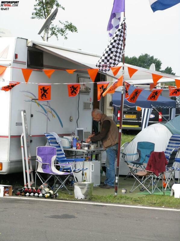 Treffen der Wohnmobile: Besonders beliebt sind die Stellplätze inmitten des Rennkurses.