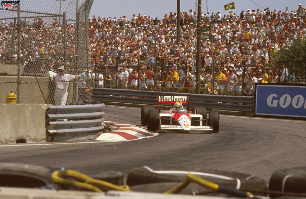 1988: Neuzugang Ayrton Senna beeindruckt in seiner ersten McLaren-Saison, verweist sogar Alain Prost in dessen Schranken und wird auf Anhieb Champion. Wäre Senna nicht in Monza mit dem überrundeten Jean-Louis Schlesser kollidiert, hätte McLaren 1988 alle 16 Grands Prix gewonnen.