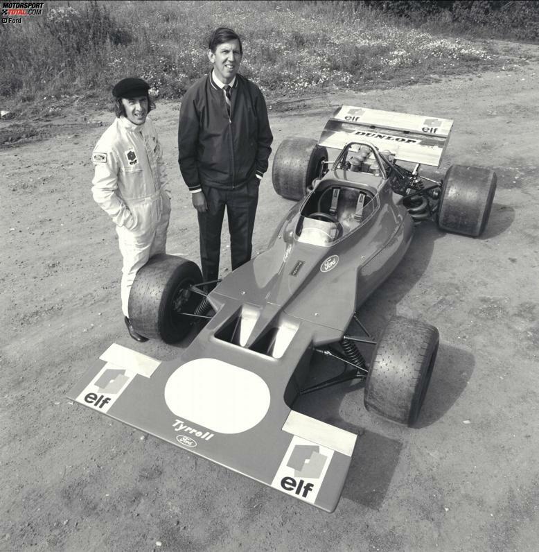 Mercedes zog sich infolge der Le-Mans-Tragödie 1955 zurück, doch 1968 gründete ein britischer Holzhändler namens Ken Tyrrell sein eigenes Formel-1-Team. Das heutige Mercedes-Werksteam unter Ross Brawn ist der Nachfolger dieses Projekts. Tyrrell feierte seine größten Erfolge mit Jackie Stewart, hier bei der spartanischen Teampräsentation 1970.