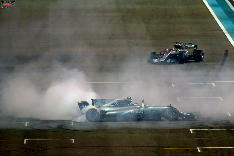 Nachfolger von Rosberg wird Valtteri Bottas, doch der Finne hat 2017 nur selten Grund zum Jubeln. Er steht klar im Schatten seines Teamkollegen Lewis Hamilton, der Mercedes den vierten WM-Titel in Folge beschert.