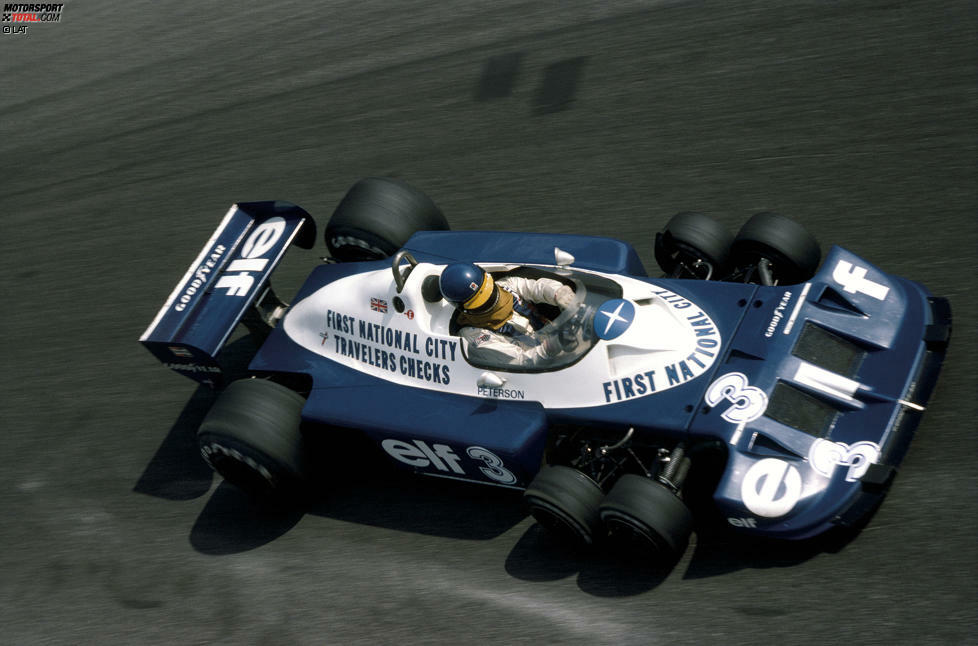 Beim Grand Prix von Spanien 1976 debütiert der legendäre Sechsrad-Tyrrell P34 in der Königsklasse. Jody Scheckter und Patrick Depailler feiern beim Grand Prix von Schweden in Anderstorp einen historischen Doppelsieg, doch weil die kleinen Goodyear-Vorderreifen nicht genug weiterentwickelt werden, bleibt dem P34 der ganz große Durchbruch versagt.