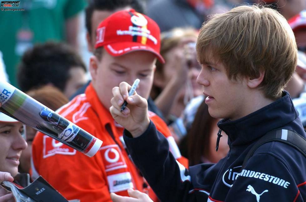 Vettel-Autogramme stehen 2007 bereits hoch im Kurs.