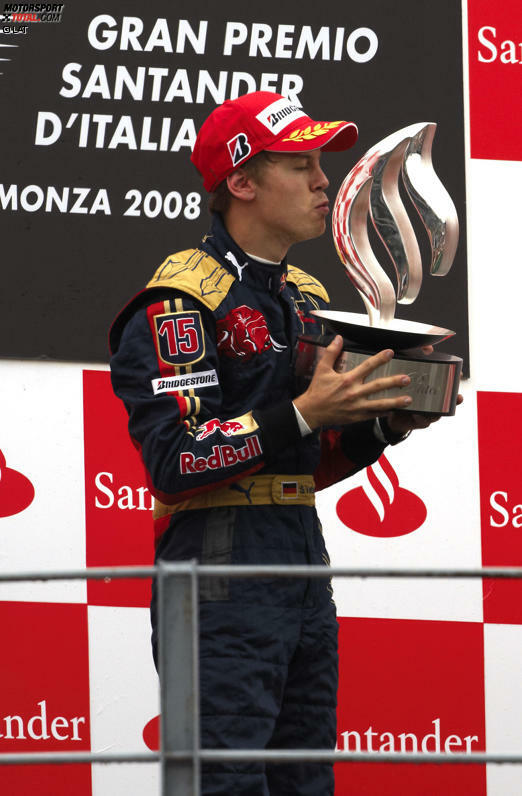 2008 gelingt Vettel beim Großen Preis von Italien in Monza sein erster Sieg in der Formel 1. Damit bestätigt er sein Talent und rechtfertigt die Verpflichtung bei Toro Rosso.