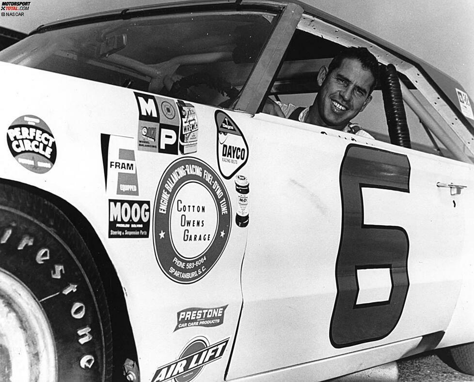 1966: David Pearson gewinnt für seinen Owner Cotton Owens und Dodge die erste NASCAR-Meisterschaft - Pearson fuhr dabei in einem Dodge Coronet und in einem Dodge Charger.