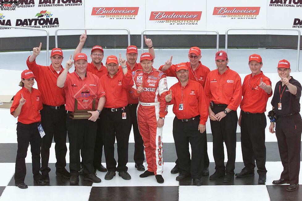 2001: Nach der langen Auszeit die Rückkehr mit einem Paukenschlag - Bill Elliott stellt seinen Dodge Intrepid R/T völlig überraschend auf die Pole-Position zum Daytona 500.