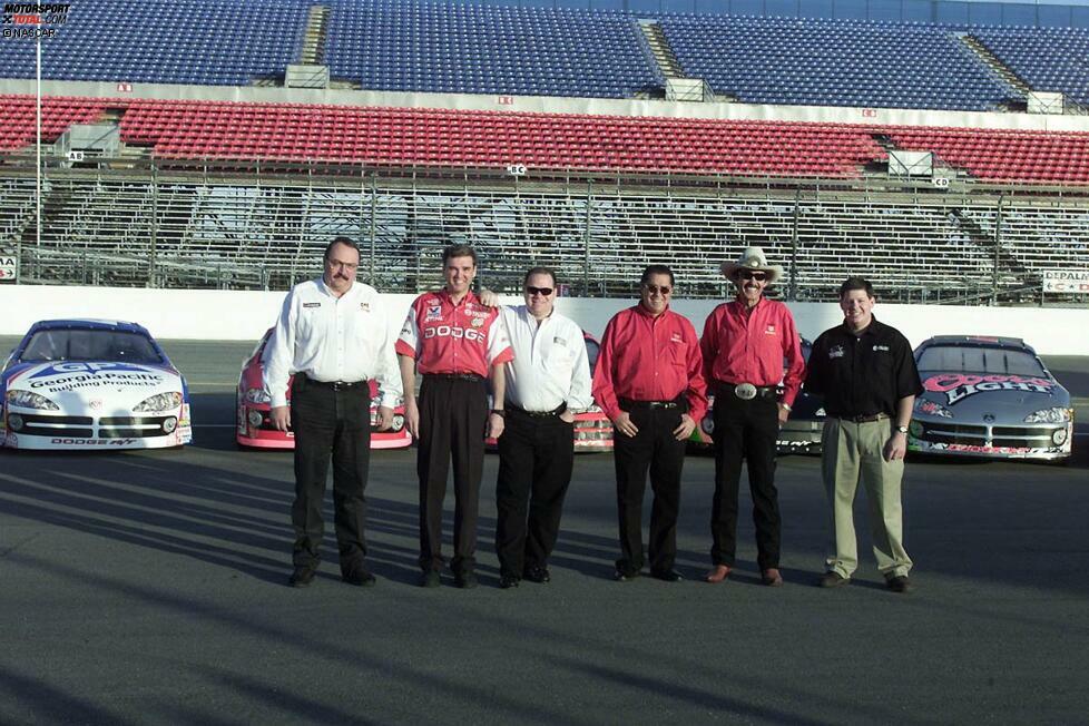2001: Die Owner der Dodge-Rückkehr (von links nach rechts) Bill Davis, Ray Evernham, Chip Ganassi, Felix Sabates, Richard Petty und Mark Melling.