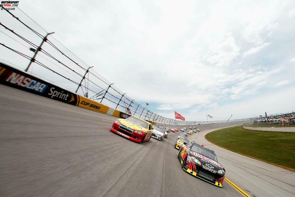 Viel Action sehen die NASCAR-Fans zu Saisonbeginn nicht - selbst in Talladega bleibt der Rennverlauf ungewöhnlich ruhig 