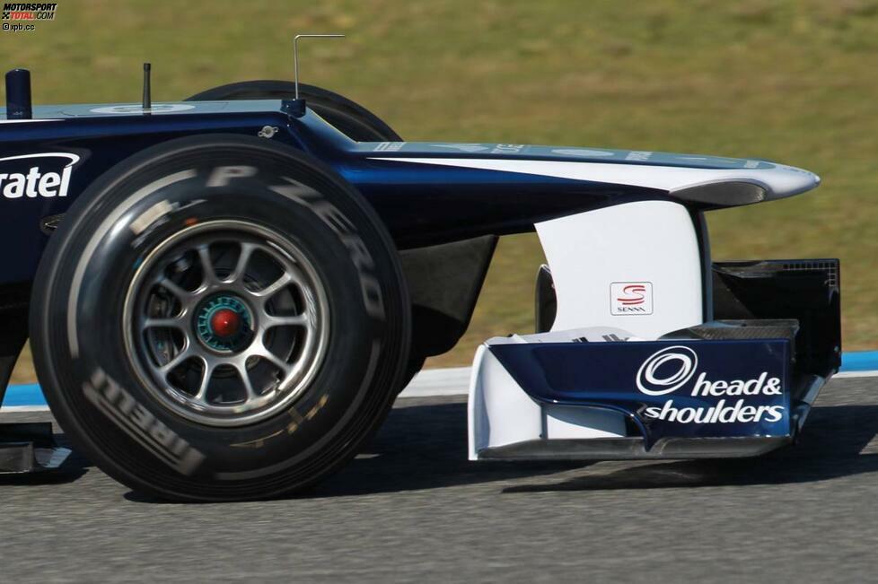 Sehr ähnlich wie die Ferrari-Variante ist auch das Nasendesign von Williams mit ziemlich gerader Stufe. Ins Auge sticht das Senna-S an der Frontflügel-Halterung - nicht für Bruno, der 2012 für Williams fahren wird, sondern für dessen Onkel Ayrton, der in Imola 1994 in einem Williams gestorben ist.