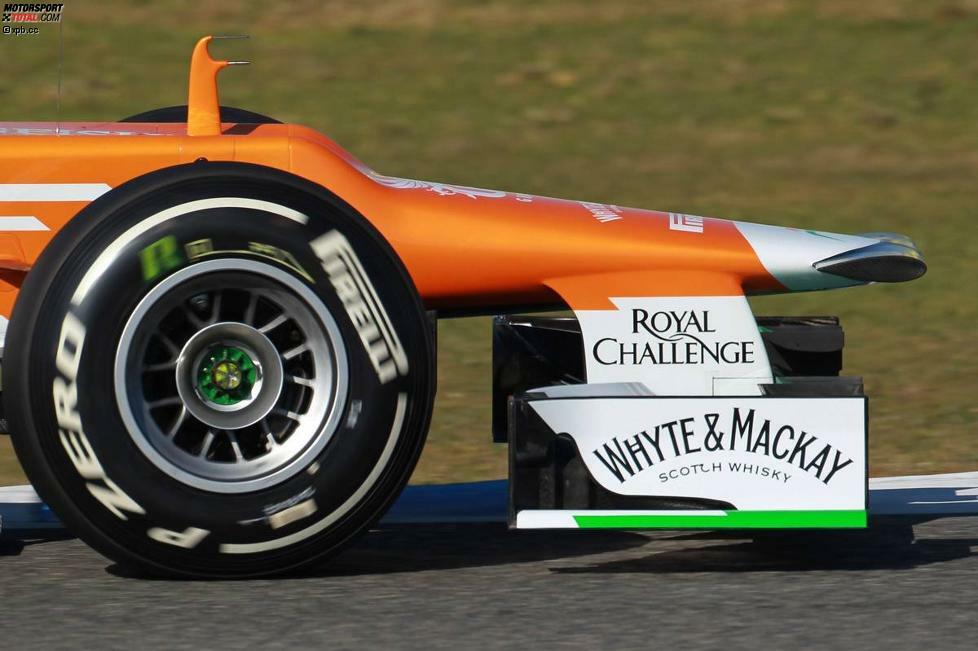 McLaren ist aber das einzige Team, das auf den aerodynamischen Vorteil einer möglichst hohen Nase verzichtet. Vorteil der McLaren-Lösung: tieferer Schwerpunkt, passt besser zum Gesamtpaket. Force India hingegen setzt auf eine seitlich etwas stärker ausgeprägte Stufe.