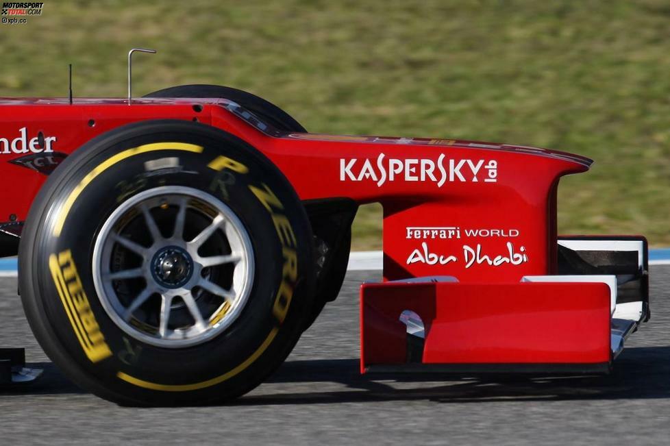 Als besonders hässlich empfinden viele Fans das Seitenprofil der Ferrari-Nase. Neben der Stufe, die am F2012 plumper wirkt als an den meisten anderen Autos, sticht auch die extrem breite Frontflügel-Halterung ins Auge. Der alte Enzo Ferrari, ein großer Ästhet, würde sich im Grab umdrehen, unken viele...