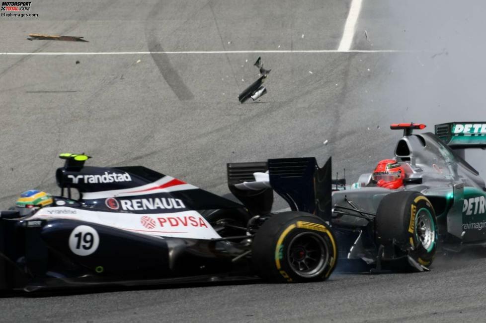 Unachtsamkeit mit Folgen: Schumacher fährt in Barcelona Bruno Senna ins Heck des Williams, ...
