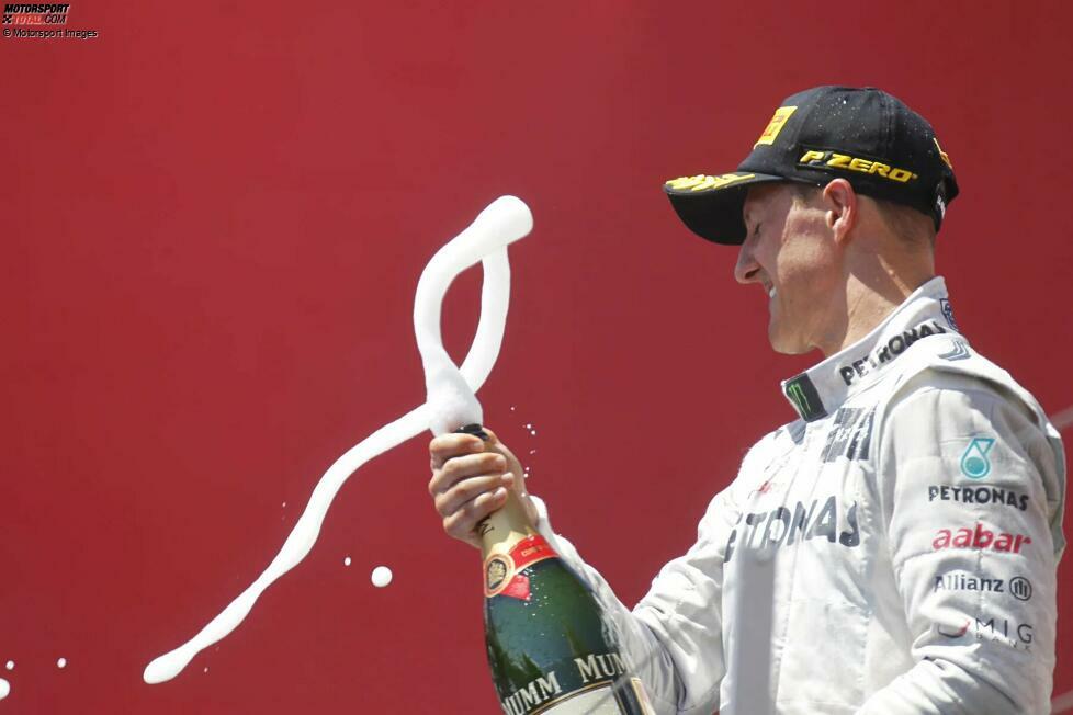 Die letzte Sternstunde: Im dritten Jahr fährt Schumacher beim Grand Prix in Valencia erstmals auf das Podium - dank maßgeblicher Schützenhilfe der Renault-Lichtmaschine und von Pastor Maldonado.