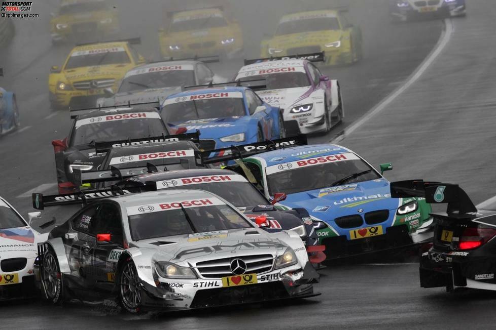 Rushhour in Nürnberg: Am Norisring ging es in der Spitzkehre traditionell rustikal zu. Augusto Farfus hatte sich bei seinem ersten Rennen auf dem Stadtkurs gleich einen Logenplatz für das Crashfestival gesucht.