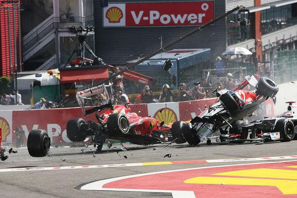 Fernando Alonso (Ferrari) und Lewis Hamilton (McLaren-Mercedes), Grand Prix von Belgien in Spa-Francorchamps.