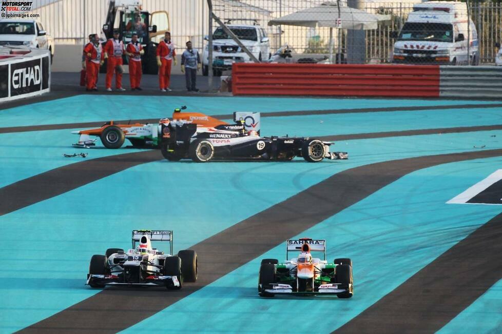 Nico Hülkenberg (Force-India-Mercedes), Bruno Senna (Williams-Renault), Sergio Perez (Sauber-Ferrari) und Paul di Resta (Force-India-Mercedes), Grand Prix von Abu Dhabi in Abu Dhabi.