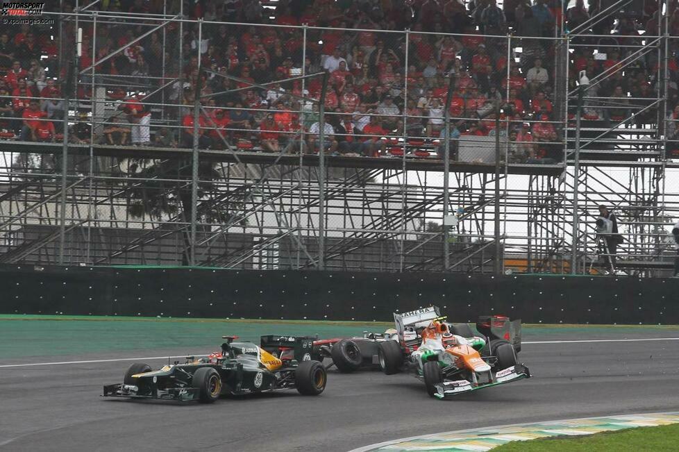 Nico Hülkenberg (Force-India-Mercedes) und Lewis Hamilton (McLaren-Mercedes), Grand Prix von Brasilien in Sao Paulo.