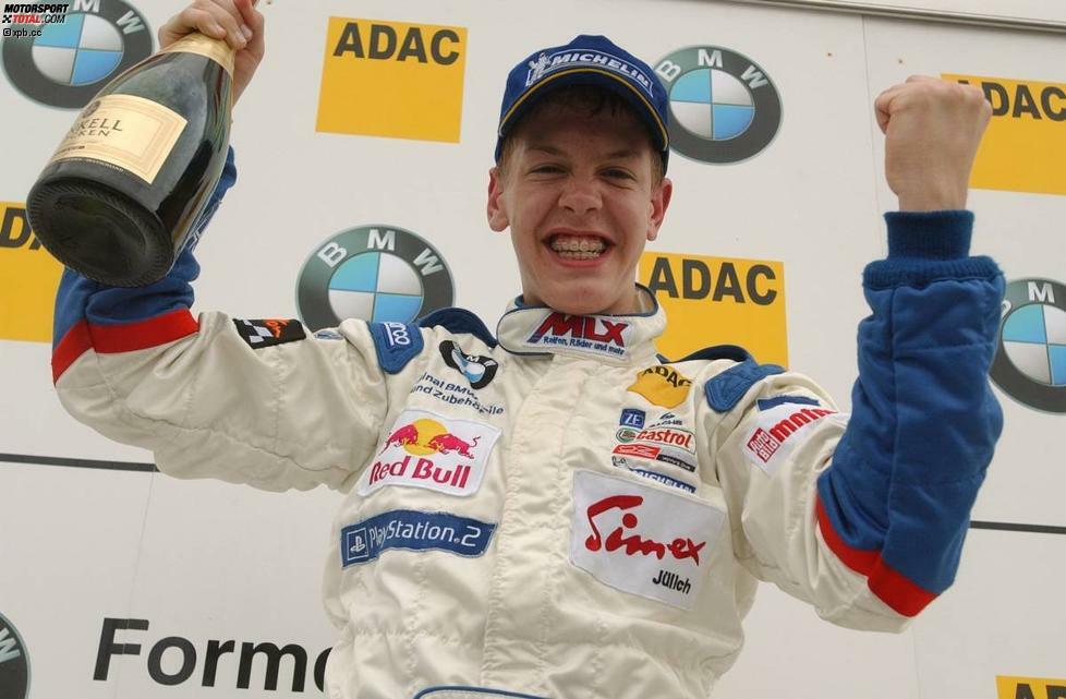 18 Siege in 20 Rennen: In der Formel BMW war Vettel 2004 eine Klasse für sich - sein Siegrekord besitzt bis heute Gültigkeit. Dabei war er damals noch ein kleiner Schüler mit Zahnspange. Das Abi hat er trotz seiner Rennfahrer-Karriere durchgezogen. Notendurchschnitt: 2,8.