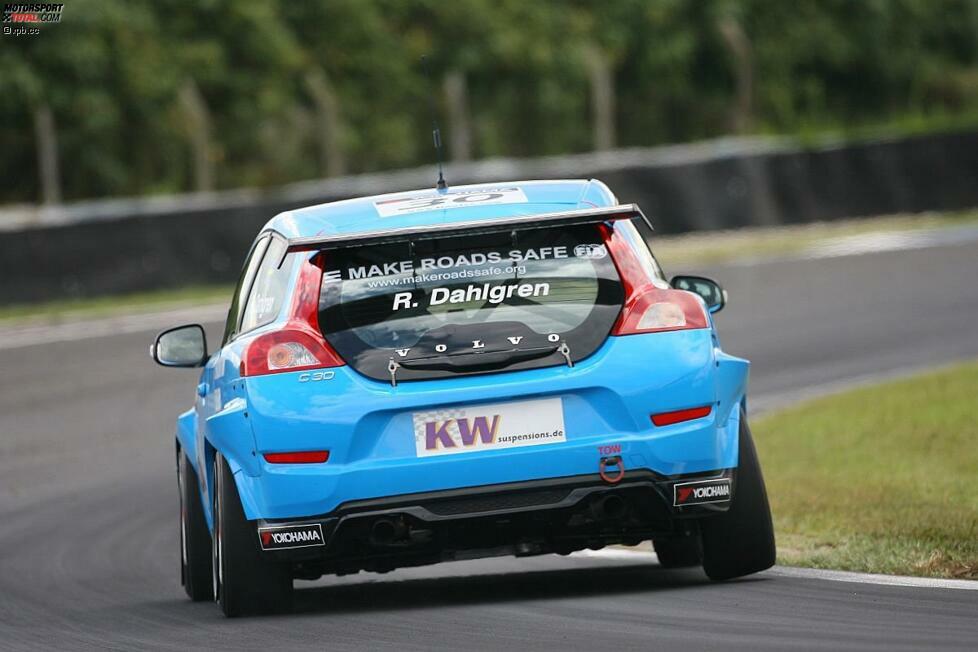 Schon beim zweiten Wochenende des Jahres durfte die Volvo-Mannschaft erstmals WM-Punkte bejubeln: Robert Dahlgren beendete den zweiten WM-Lauf in Zolder (Belgien) auf dem achten Rang und bescherte dem Volvo C30 die ersten Zähler. Die Skandinavier waren damit endgültig in der WTCC angekommen und hatten das erste ihrer Ziele erreicht: die Top 10. Weitere Fortschritte ließen nicht lange auf sich warten - der neue 1,6-Liter-Turbomotor allerdings sehr wohl...