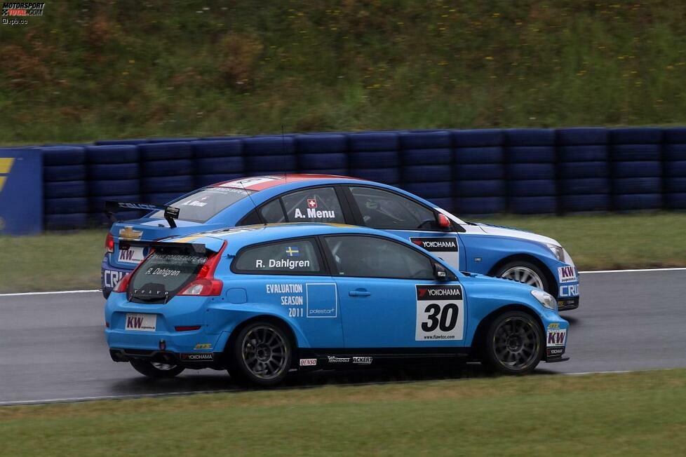 Kurz vor der Sommerpause konnte es Robert Dahlgren auch zum ersten Mal mit den klaren Spitzenreitern der WTCC aufnehmen: In Oschersleben (Deutschland) lieferte sich der Volvo-Pilot ein spannendes Duell mit Chevrolet-Fahrer Alain Menu und fiel immer wieder durch schnelle Rundenzeiten auf. Einzig die nötige Konstanz ließen Dahlgren und Volvo manchmal vermissen. Deshalb stellten sich nicht immer die maximal möglichen Resultate ein.