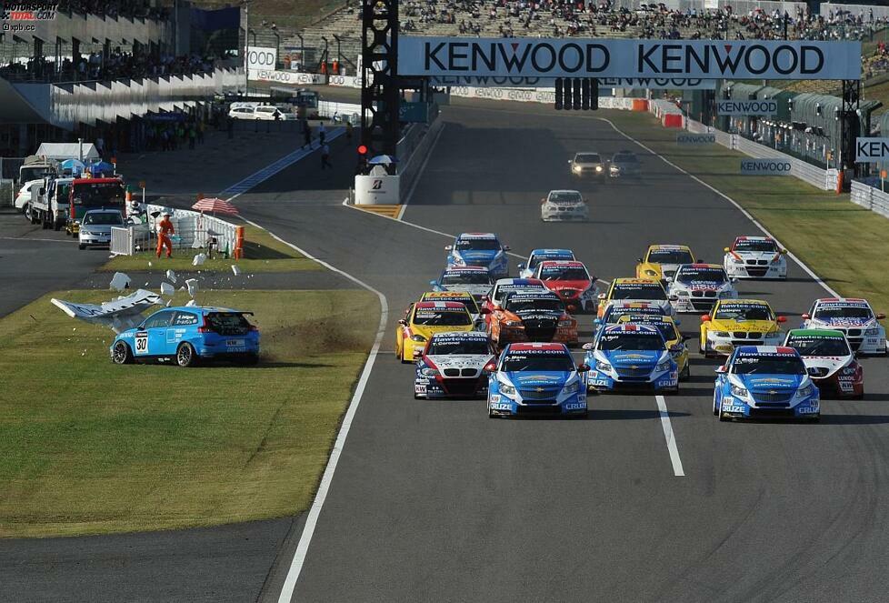 Hin und wieder hatte die Mannschaft aus Skandinavien aber schlichtweg auch nur Pech: In Suzuka (Japan) wurde Robert Dahlgren in einen spektakulären Startcrash verwickelt, sodass er noch vor der ersten Kurve in den Leitplanken landete. Die Polestar-Mechaniker reparierten das Auto aber rasch und Dahlgren konnte wieder in das Geschehen eingreifen. Für einen Podestplatz reichte es zwar wieder nicht, doch der Volvo-Fahrer kämpfte entschlossen und holte reichlich Punkte.