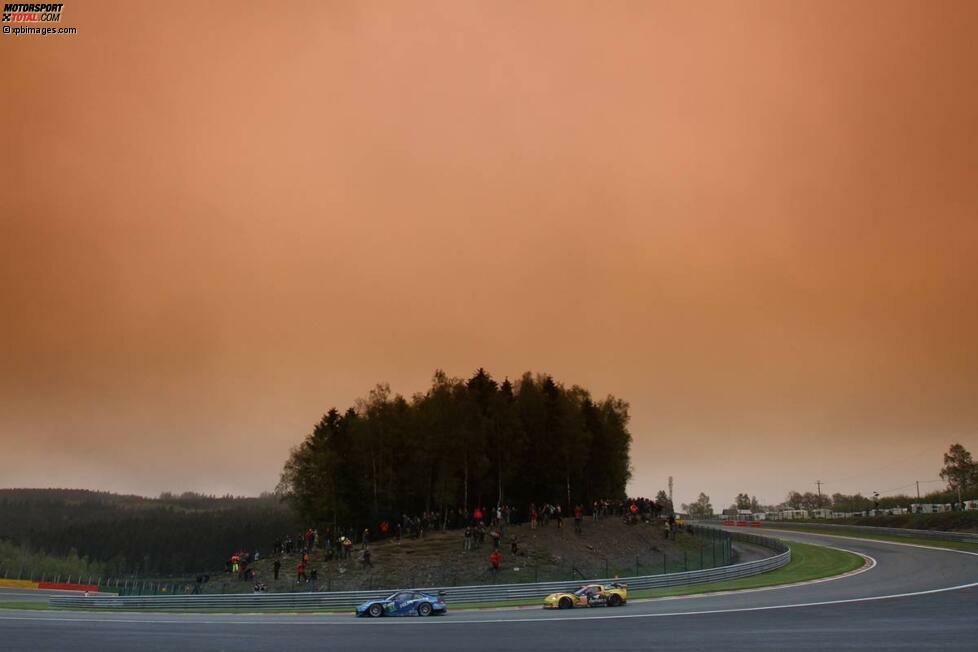 05. Mai 2012, Spa-Francorchamps (Belgien): Aus sportlicher Sicht läuft beim zweiten Saisonrennen alles wie erwartet. Weil Toyota sein geplantes Debüt verschieben muss, feiert Audi den nächsten Sieg. Romain Dumas, Loic Duval und Marc Gene (als Ersatzmann von Timo Bernhard in seinem ersten Audi-Einsatz) gelingt der Erfolg im R18 ultra ohne Hybridsystem.