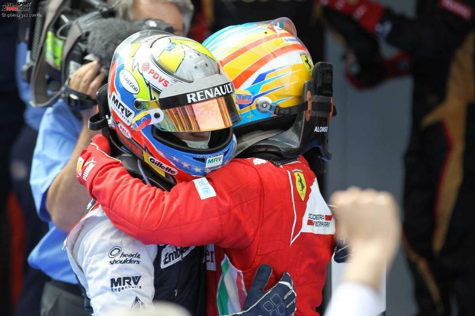 Erster Gratulant: Fernando Alonso.