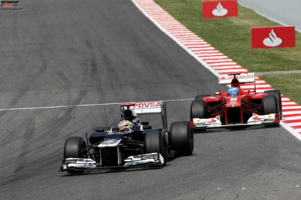 Maldonados früher Stopp zahlt sich aus: Er kommt vor Alonso auf die Strecke, kann den Vorsprung auf bis zu sieben Sekunden ausbauen. Allerdings ist ihm klar, dass seine Reifen am Ende früher nachlassen werden.