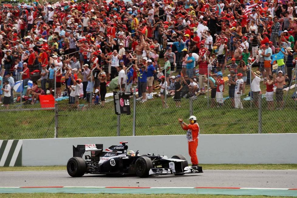 Auslaufrunde, Hand aus dem Cockpit: Maldonado ist Venezuelas erster Grand-Prix-Sieger überhaupt!