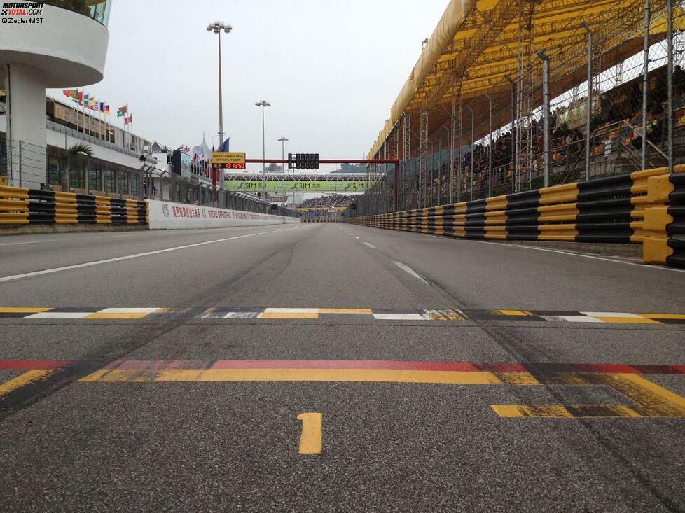 Und wer fährt 2014 in Macao von der Pole-Position los? Das hier ist jedenfalls die Aussicht, die sich dem betreffenden Fahrer dann bieten würde. Es ist der wohl begehrteste erste Startplatz der gesamten WTCC-Saison.