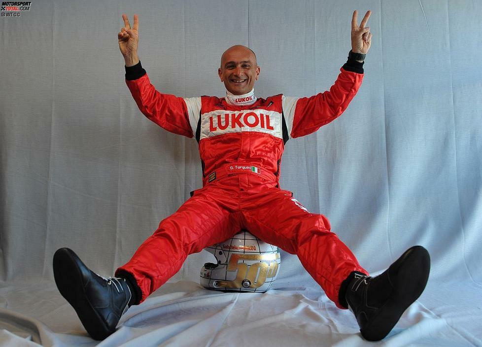 50-Jahre-Jubiläumslackierung auf dem Helm, aber noch kein bisschen rennmüde: Gabriele Tarquini (Lukoil-SEAT) ist auch in seiner achten WTCC-Saison für jeden Spaß zu haben.