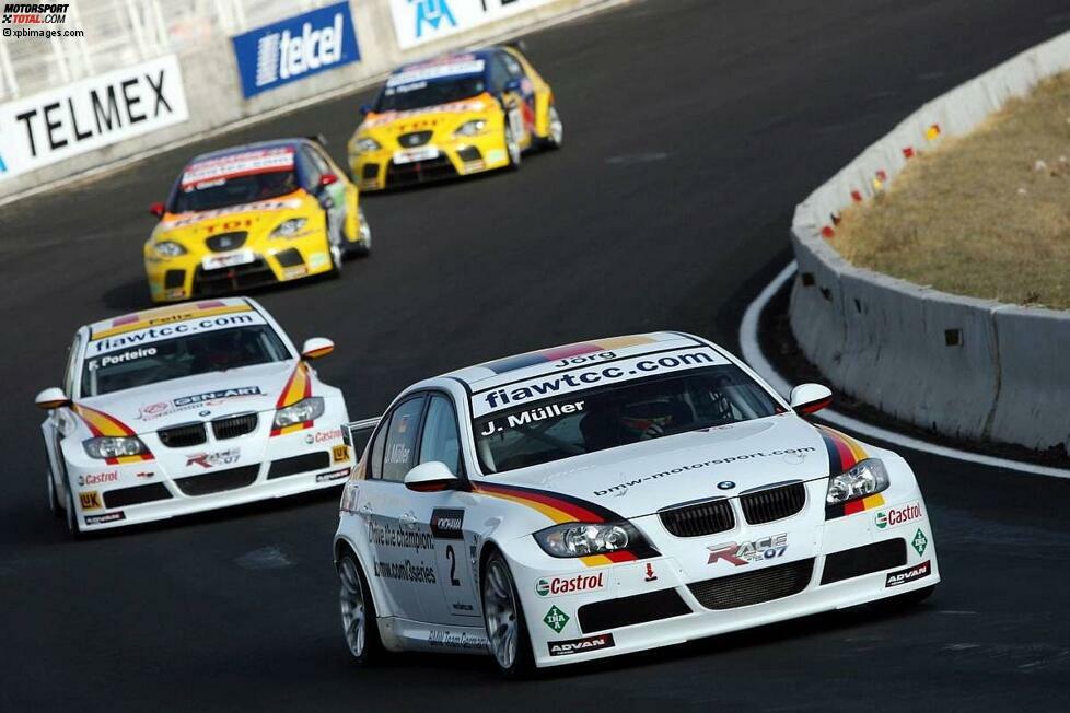 2007: Im dritten Jahr gibt es eine hauchdünne Entscheidung - erneut zugunsten von BMW. Die Bayern - das gilt auch für Andy Priaulx in der Fahrerwertung - machen das Triple perfekt, indem sie im Saisonverlauf 255 Punkte sammeln. SEAT kommt 