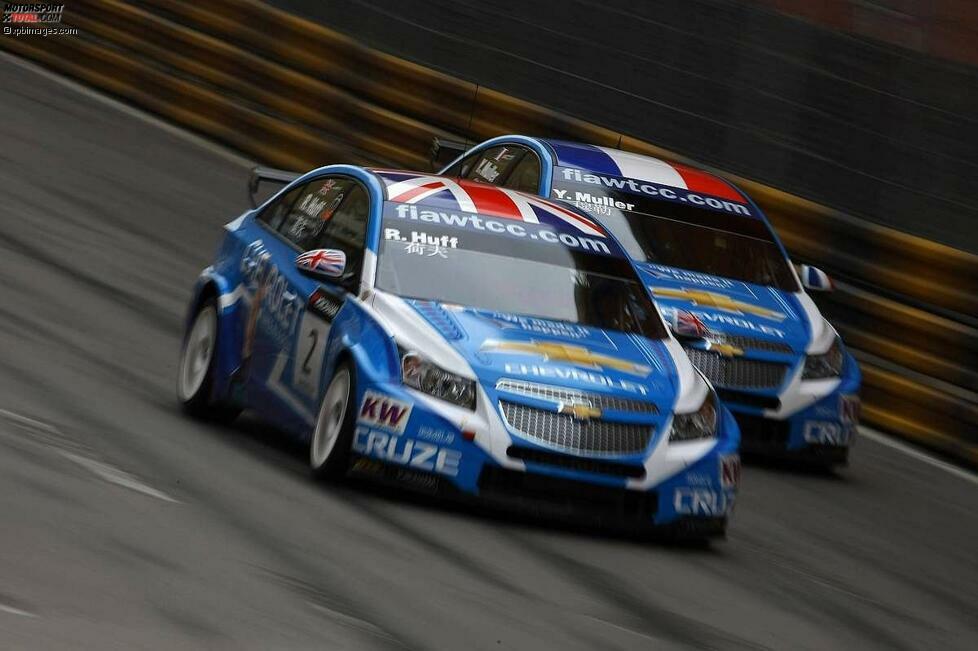 2011: Klarer ging eine WTCC-Saison noch nicht aus. Chevrolet sammelt 973 Punkte und verbessert damit den eigenen Rekord aus dem Vorjahr. Yvan Muller verteidigt seinen WM-Titel in der Fahrerwertung genauso erfolgreich wie Chevrolet bei den Herstellern. BMW (583), SEAT (522) und Volvo (154) bleiben nur die Plätze. Entschieden ist das Titelrennen bereits beim Europa-Abschied in Valencia.