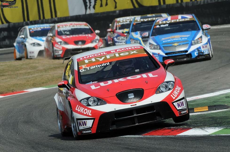 Erstmals seit einigen Jahren findet der Saisonauftakt der WTCC wieder in Europa statt. Schauplatz für die ersten Rennen des Jahres ist das altehrwürdige Autodromo Nazionale di Monza. Und dort sorgt ein italienischer Lokalmatador für die erste Schlagzeile: Gabriele Tarquini (Lukoil-SEAT) schlägt in der Qualifikation die favorisierten Chevrolet-Piloten und holt sich die erste Pole-Position der Saison 2012.