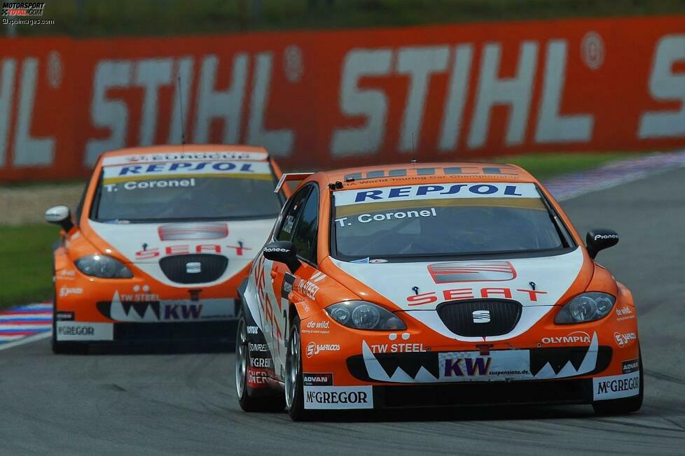 Brünn 2009: Sie sehen doppelt? Allerdings! Aber nur, weil in der WTCC erstmals ein Brüderpaar an den Start geht. Und da Tim und Tom Coronel sogar Zwillinge sind, fahren die beiden Niederländer natürlich auch mit gleicher Lackierung. Was in den Rennen reichlich Verwirrung stiftet, denn Coronel und Coronel tragen dann sogar ein direktes Duell aus ...