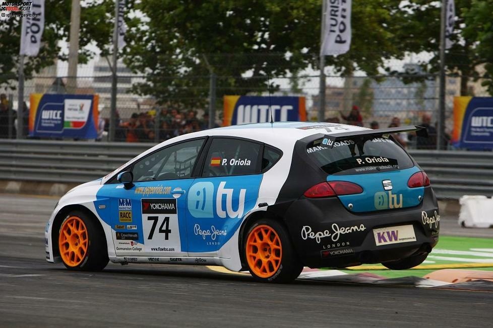 Und der Vollständigkeit halber sei erwähnt: Bereits ab der zweiten Trainingseinheit zeigt sich der SEAT Leon von Pepe Oriola in Farbe. Blau und Schwarz sowie die orangen Felgen komplettieren den Fahrzeug-Look des jüngsten aller WTCC-Piloten. Mit dieser Farbgebung tritt Oriola noch immer an.