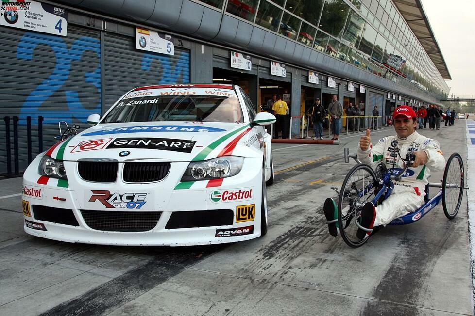 Parallel zu seinem Engagement in der WTCC versucht sich Alessandro Zanardi auf einem Handfahrrad. Sofort ist er fasziniert davon und bestreitet kurz darauf auch erste Rennen. Nach seinem Abschied aus der WTCC konzentriert er sich verstärkt auf das Handfahrrad - und startet damit bei den Paralympics 2012.